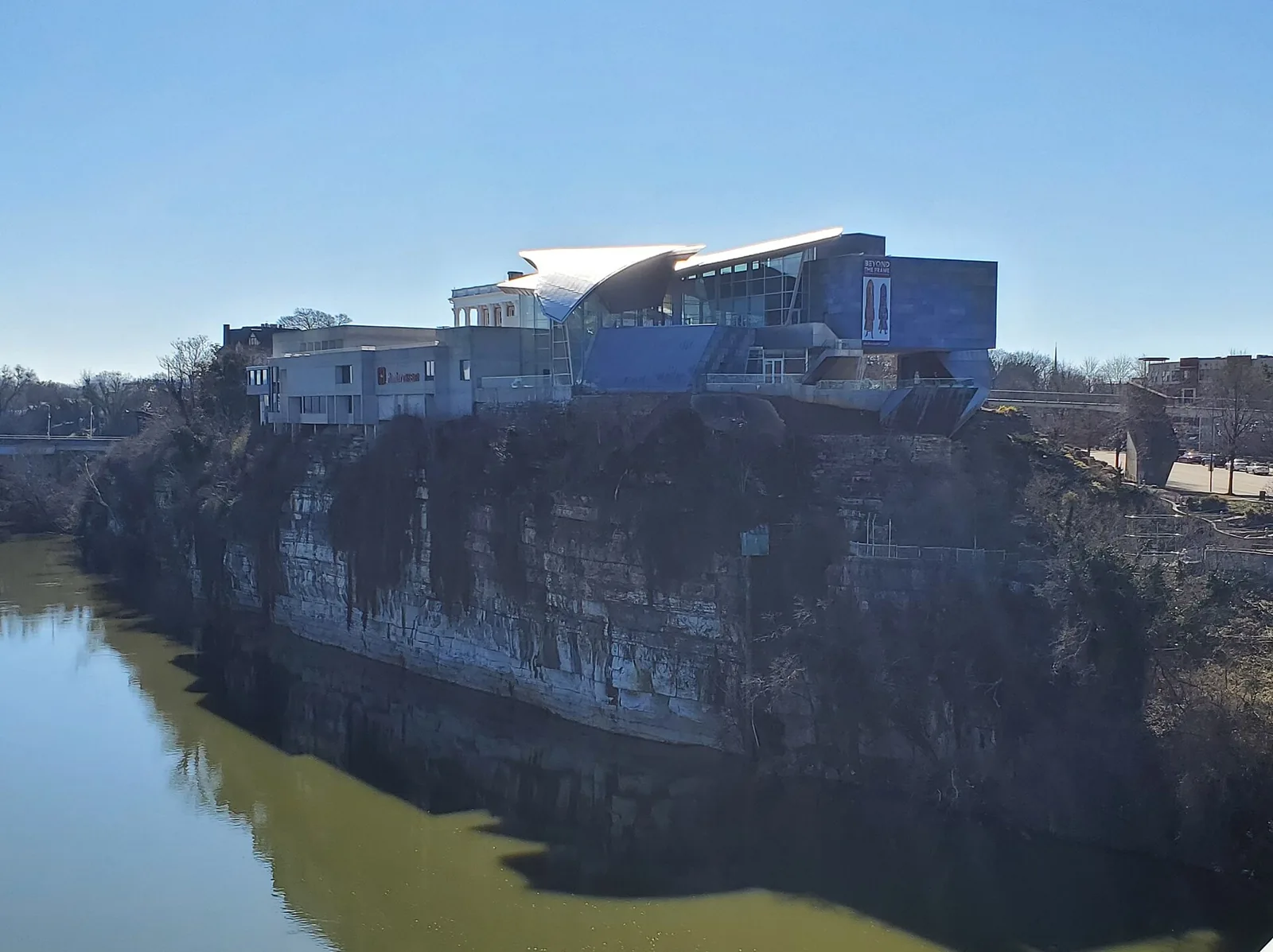 The Hunter Museum of American Art on the bluff above the Tennessee River in the Bluff View Art District, Chattanooga.