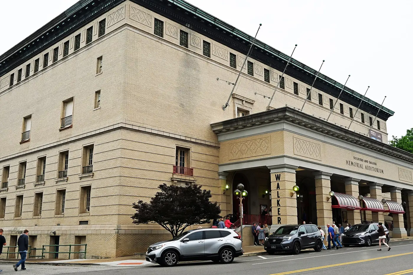 Concertgoers arrive at the Soldiers and Sailors Memorial Auditorium and Walker Theatre on McCallie Avenue in Chattanooga.