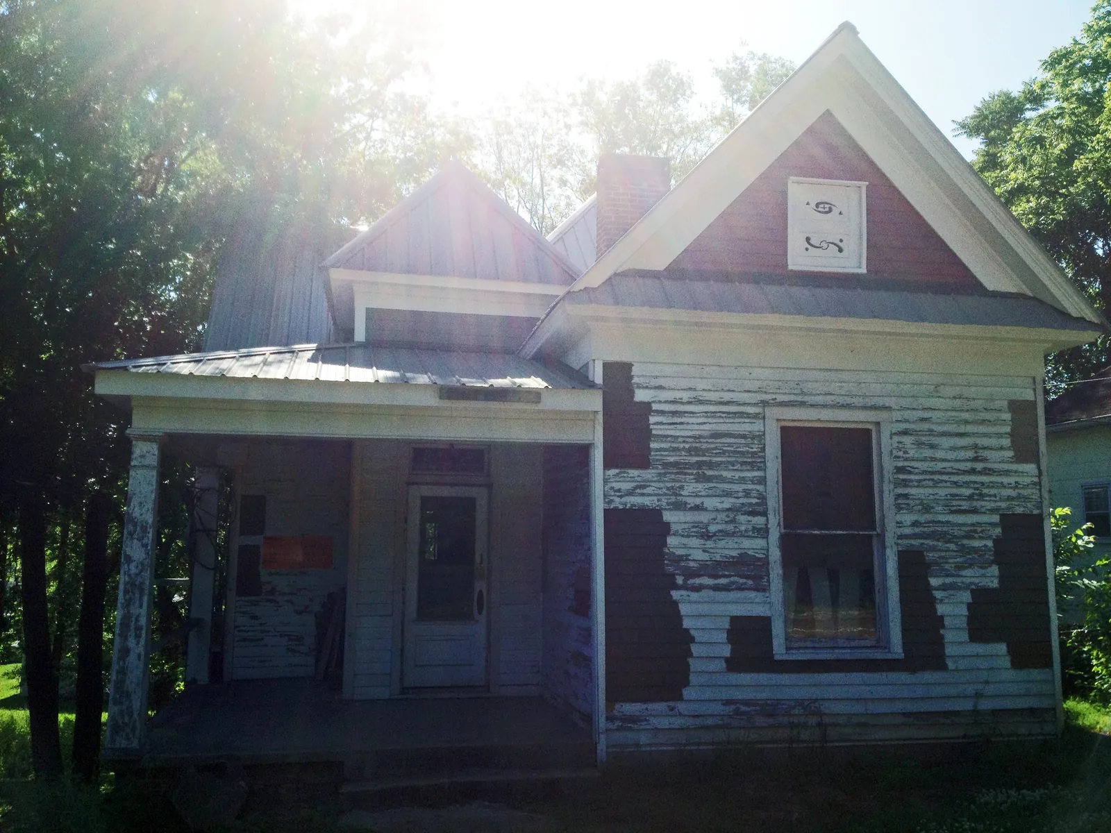 A frame cottage on St. Elmo Avenue in the St. Elmo neighborhood of Chattanooga.