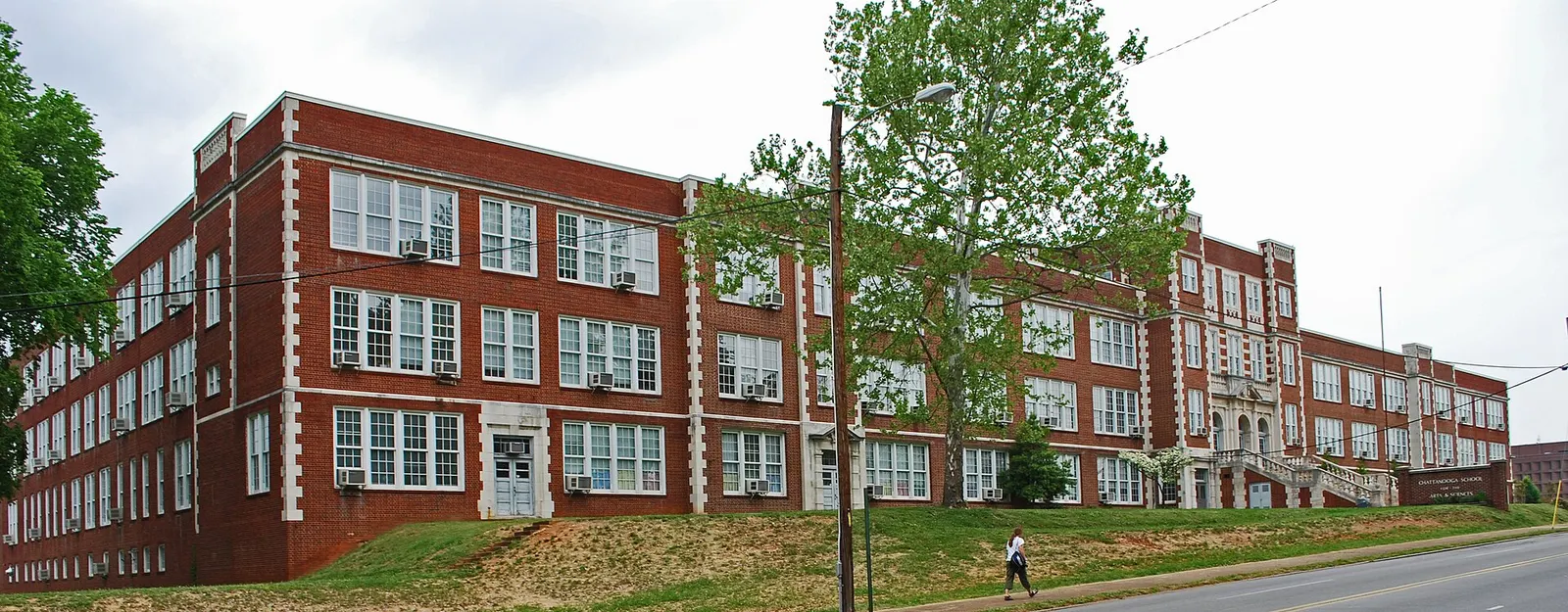 Wyatt Hall, the main building of the Chattanooga School for the Arts and Sciences on East Third Street.