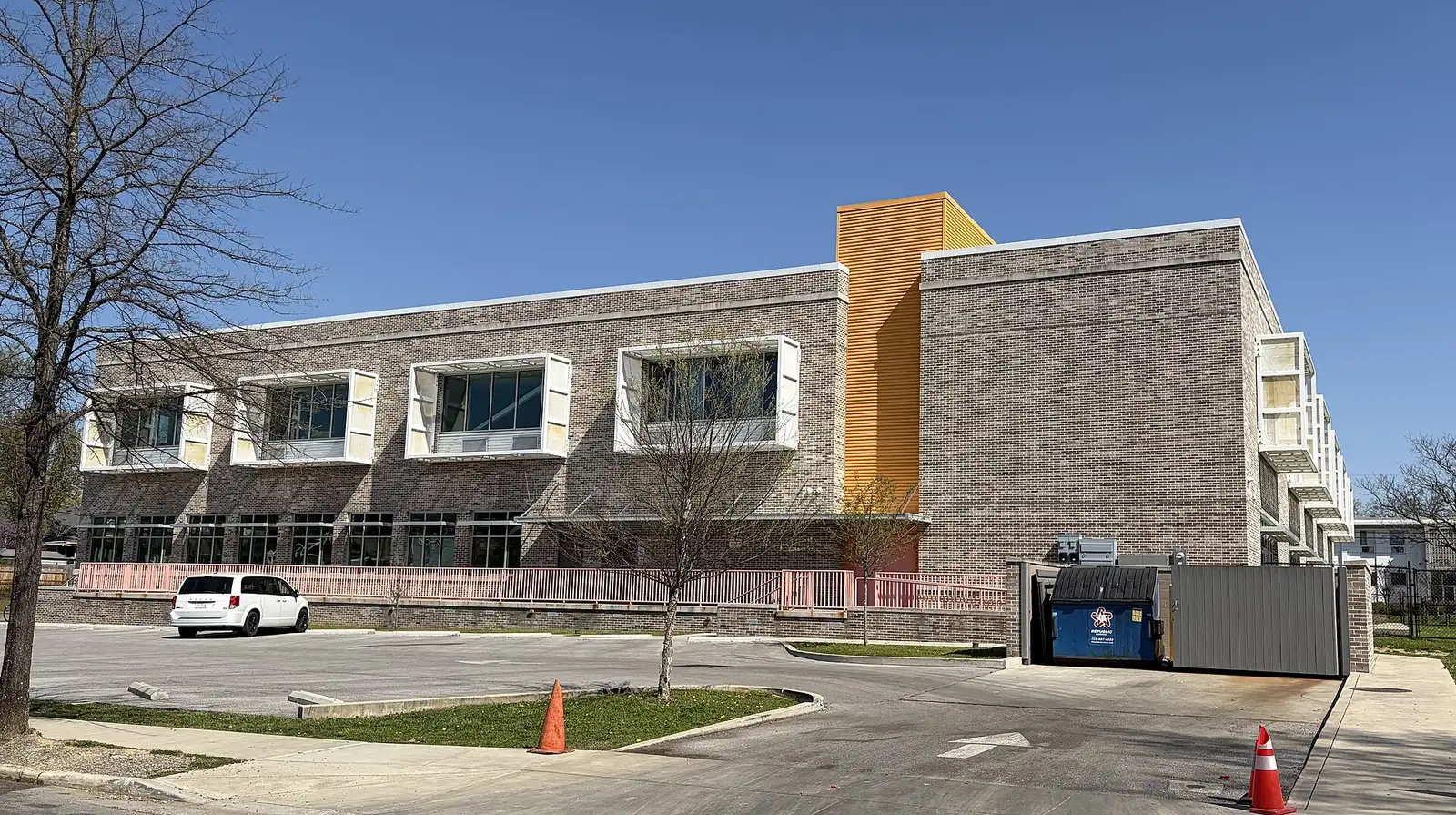 Montessori Elementary at Highland Park's building on South Hawthorne Street.