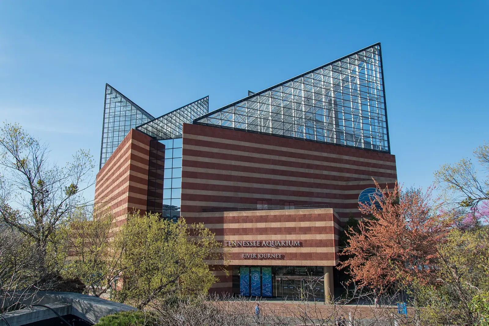 The Tennessee Aquarium's River Journey building on the riverfront in downtown Chattanooga, next to the plaza where the Saturday River Market sets up.